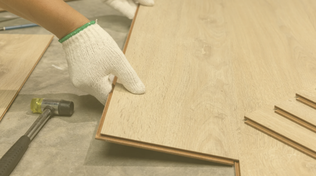 Imagem representativa da reforma de piso laminado